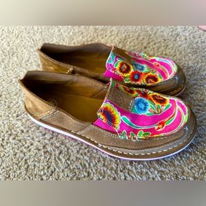 Women's Ariat Floral Cruiser Size 8